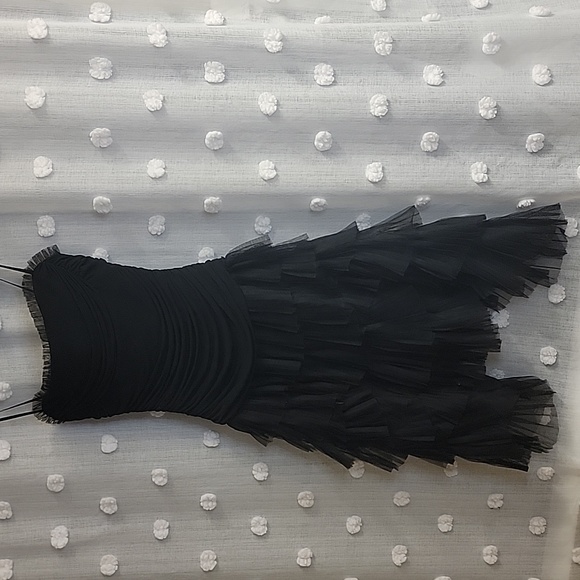 BCBGMaxAzria Dresses & Skirts - BCBG MAX AZRIA Black Pleated Tulle Strapless Dress Size S